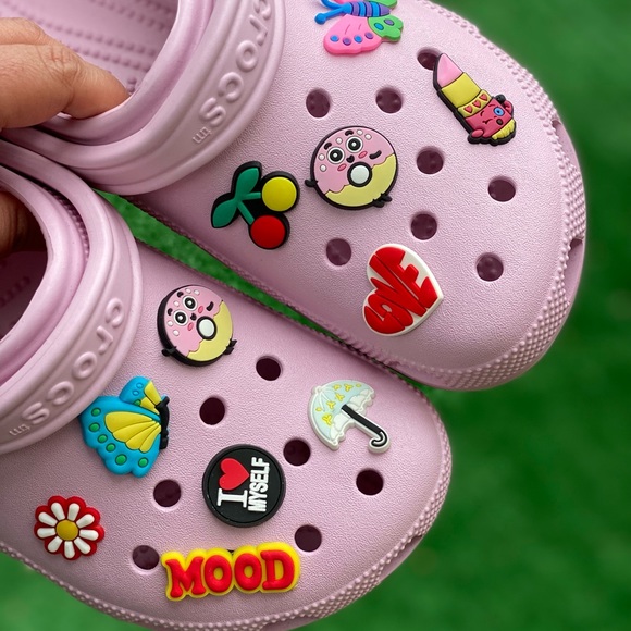 Pink crocs - Picture 2 of 4